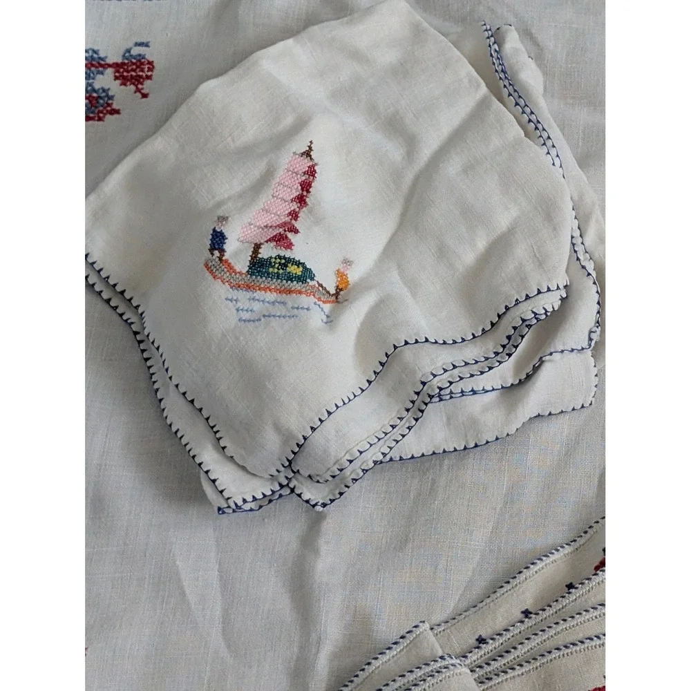 Lot 11 Vintage Linens Napkins Tablecloths Runners Craft Cutter‎ Lot Embroidered